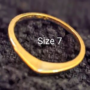 Small gold crown ring, size 7